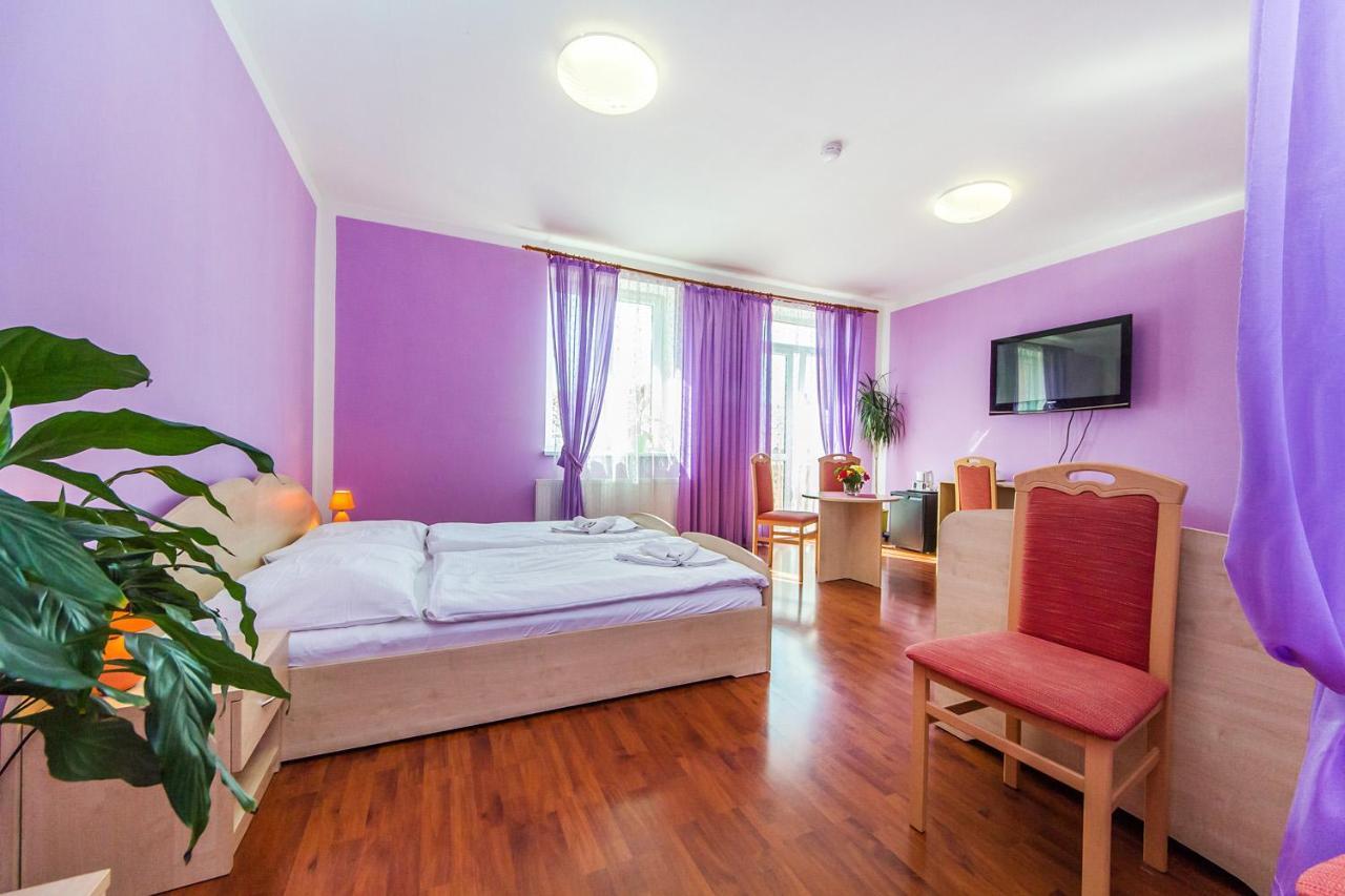 Hotel & Motorest V Udoli Zlateho Potoka Blsany Ngoại thất bức ảnh