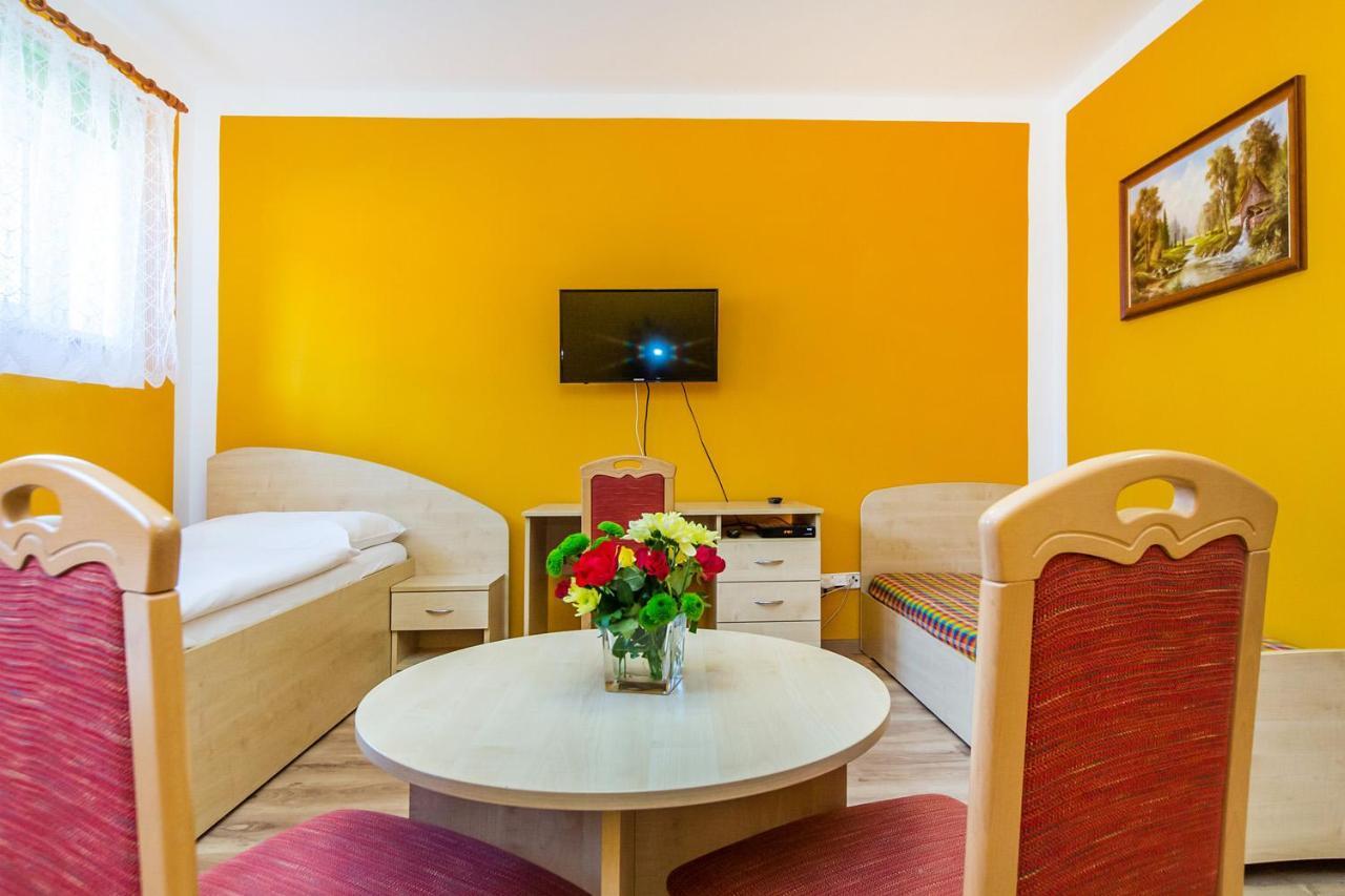 Hotel & Motorest V Udoli Zlateho Potoka Blsany Ngoại thất bức ảnh