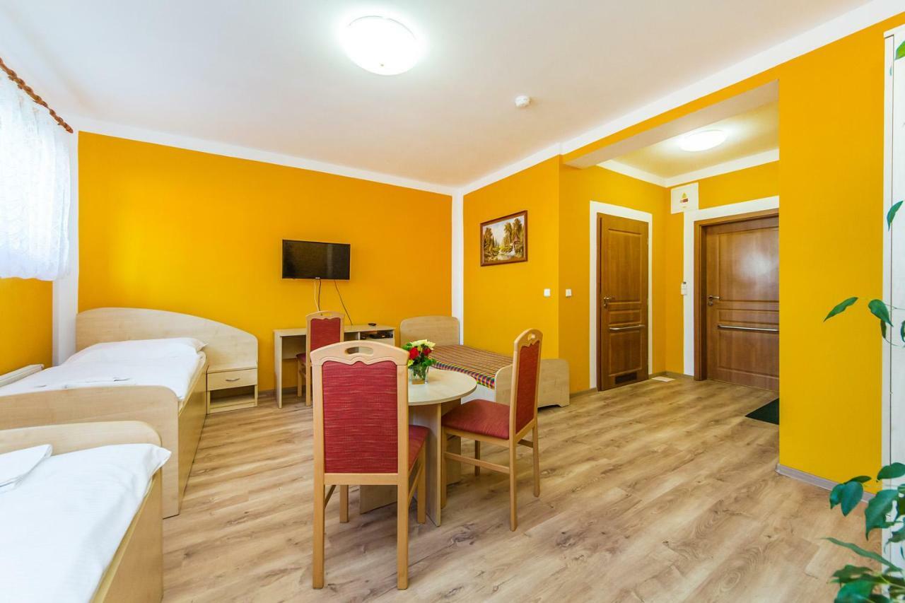 Hotel & Motorest V Udoli Zlateho Potoka Blsany Ngoại thất bức ảnh